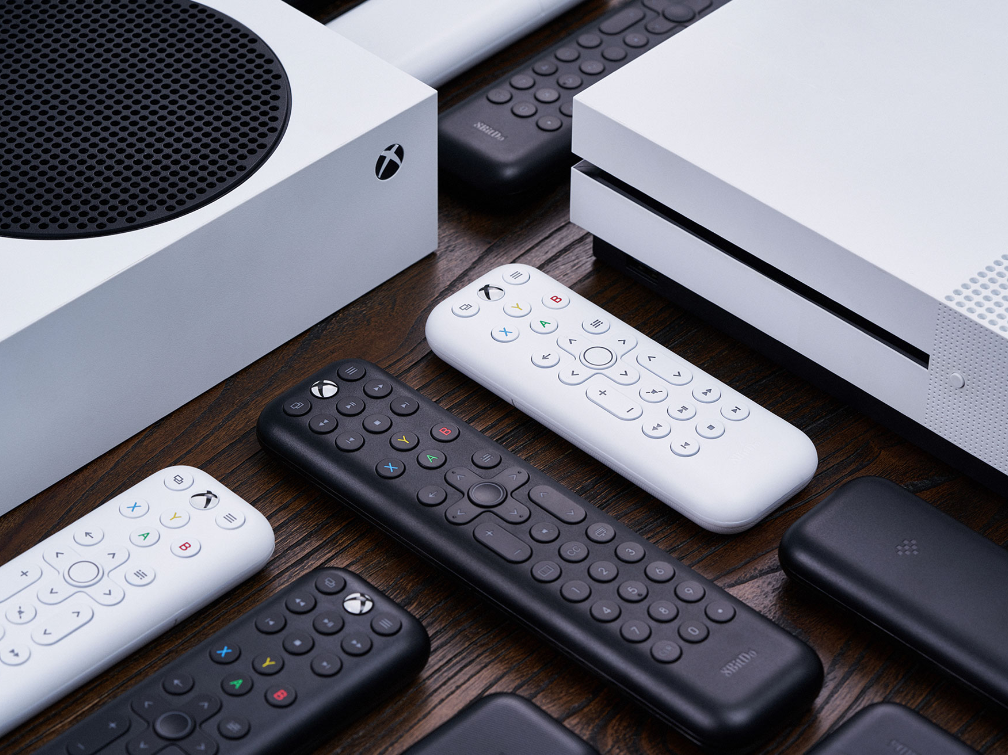 8BitDo announces two Xbox media remotes